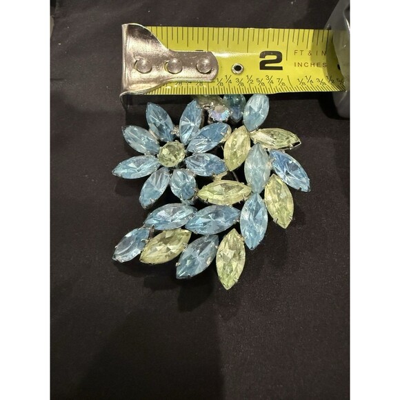 VINTAGE 1950s Rhinestone Flower Brooch - Aqua Blue & Chartreuse Marquise Pin 2" - Picture 4 of 6